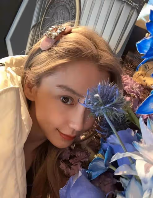 黃曉明新女友葉珂身份疑似曝光,離婚後帶兩娃身價上億開百萬豪車