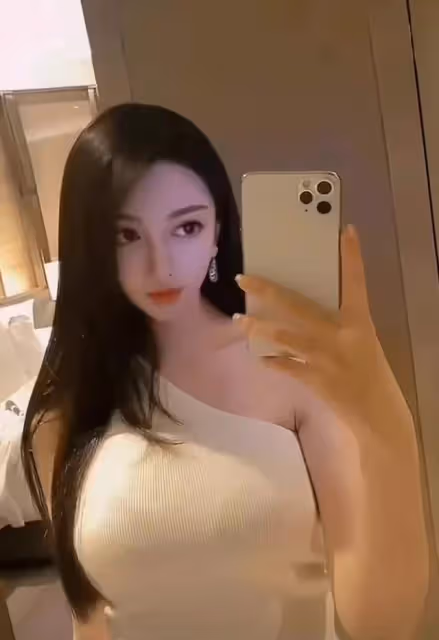 黃曉明新女友葉珂身份疑似曝光,離婚後帶兩娃身價上億開百萬豪車