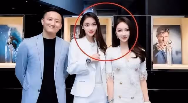 黃曉明新女友葉珂身份疑似曝光,離婚後帶兩娃身價上億開百萬豪車