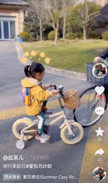 陳小春次子騎單車,扎馬尾像女孩兒,網友擔心會導致性別認知障礙