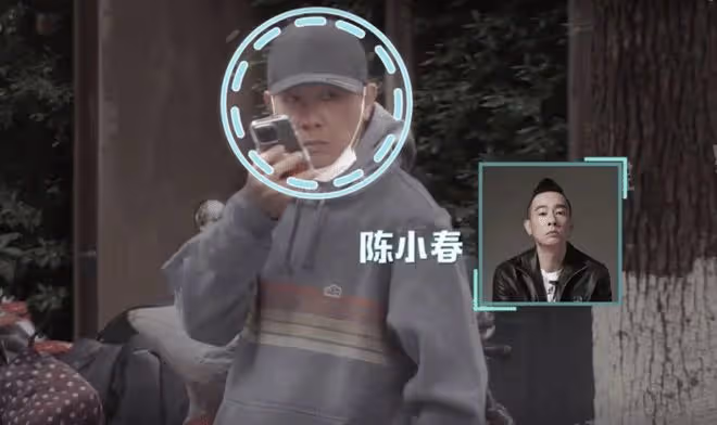 陳小春次子騎單車,扎馬尾像女孩兒,網友擔心會導致性別認知障礙