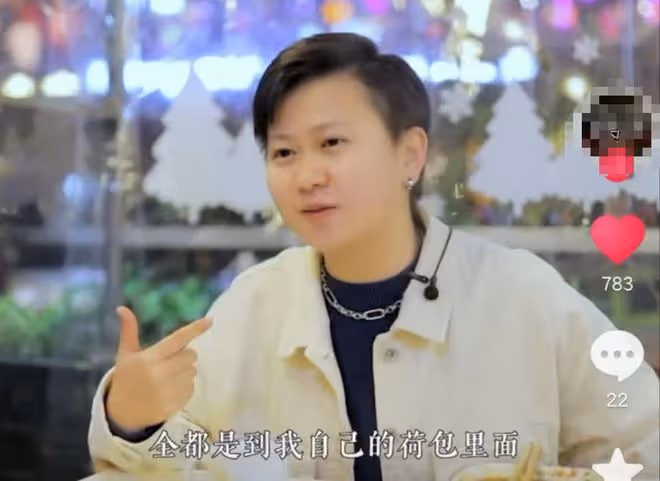 女歌手在英國賣燒烤年入百萬,一年內換兩輛車,直言賣燒烤更賺錢