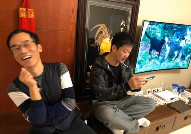吳京曬親子曠野大片,與兩個兒子合影互動溫馨,氛圍感拉滿