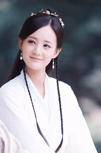 李一桐為什麼老演女主?這美貌,娛樂圈少有