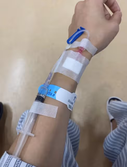 26歲男星確診肺癌晚期！滿臉憔悴一度輕生，媽媽6年前剛患癌去世