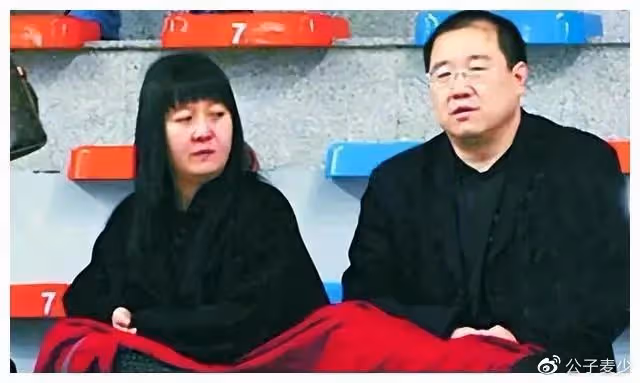 英達次子被網友惡評「啃老」!本人霸氣回懟,喊話哥哥巴圖希望聯繫他