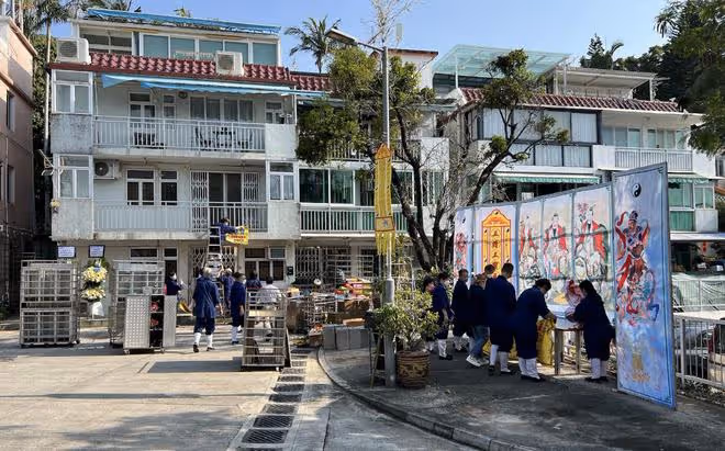蔡天鳳案發現場舉行超度儀式:7個法師拉橫符,村民排隊輪流上香