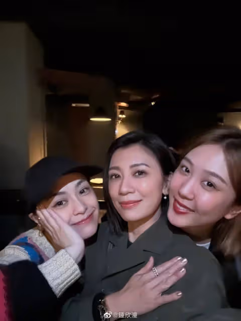 阿嬌曬與賈靜雯、王心凌合影近照,賈靜雯好顯老似兩代人