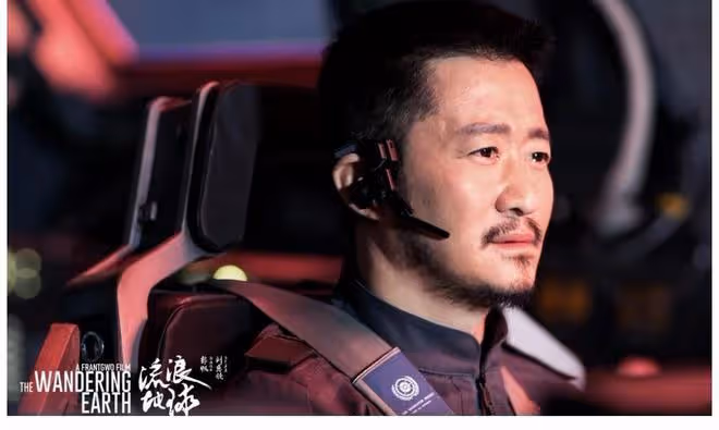 網友吐槽明星團隊糟心,讓遊客住工地旁催促離開,流浪地球躺槍