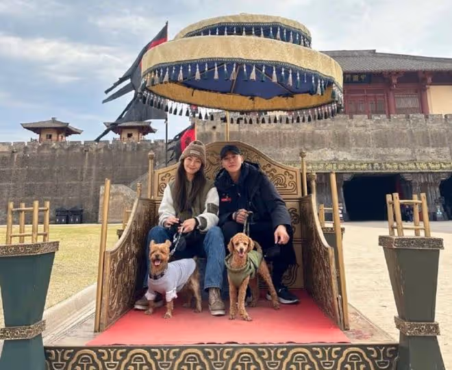 47歲何潤東慶結婚7周年!聚少離多至今未育,妻子移居內地陪他