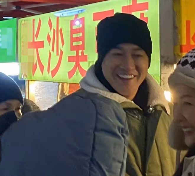 47歲何潤東慶結婚7周年!聚少離多至今未育,妻子移居內地陪他
