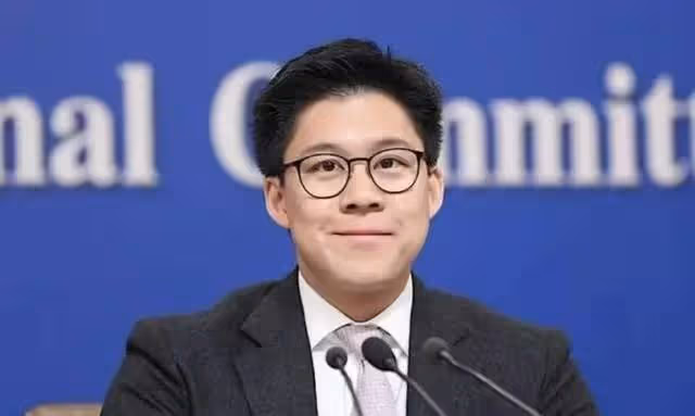 香港豪門兩大精英:霍啟剛走仕途初見鋒芒,鄭志剛在商界叱吒風雲