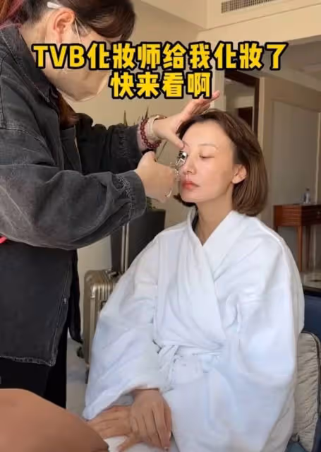江蘇「主持一姐」挑戰港風妝容，撞臉「大嫂」高葉，李好表白愛妻