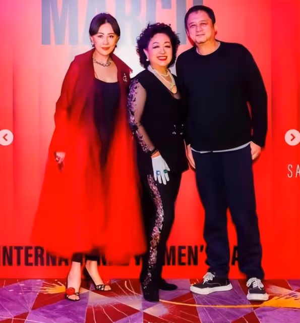 李嘉欣獲得服裝評審資格,與張叔平共同合作,為紅毯頒發設計大獎