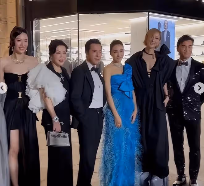 李嘉欣獲得服裝評審資格,與張叔平共同合作,為紅毯頒發設計大獎