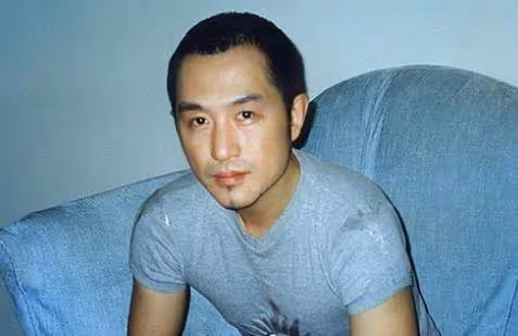 有名的音樂才子，愛了章子怡七年，卻因一場感冒英年早逝