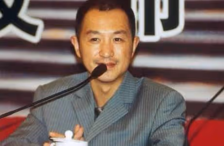 有名的音樂才子，愛了章子怡七年，卻因一場感冒英年早逝