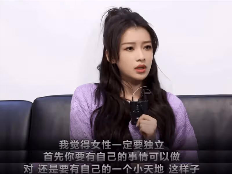 孫怡離婚後放飛自我，開500萬超跑高速兜風，車牌是自己名字拼音