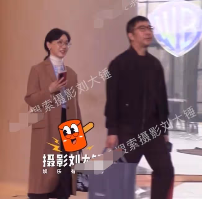 陳數夫婦出軌風波後同框，老公貼心照顧，網傳小三現身聚會引爭議