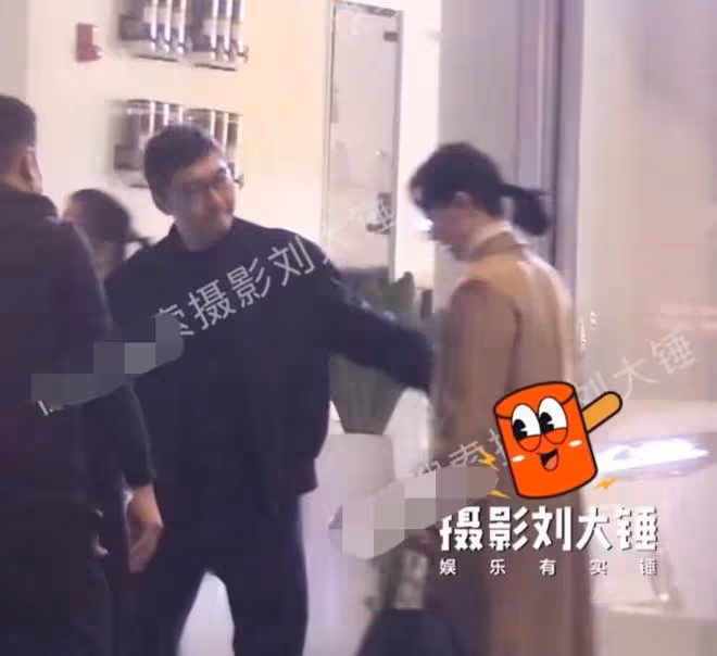 陳數夫婦出軌風波後同框，老公貼心照顧，網傳小三現身聚會引爭議