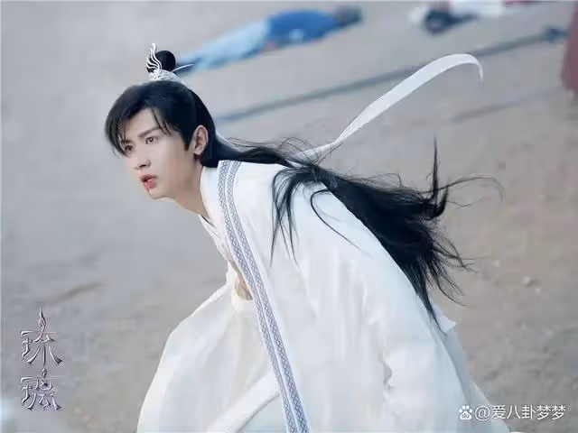 古裝劇中的「美強慘」男主,愛是黑暗中的救贖,哪位是你的意難平