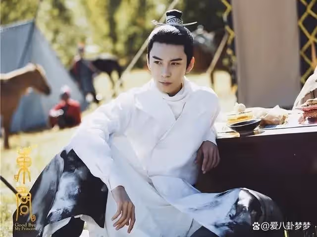 古裝劇中的「美強慘」男主,愛是黑暗中的救贖,哪位是你的意難平