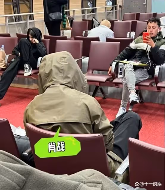 戴高樂機場偶遇肖戰，獲多位外籍保鏢護航，戴口罩難掩超高顏值