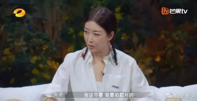 負債十幾萬唱火《祝你平安》，嫁豪門帶娃8年，50歲孫悅風韻猶存