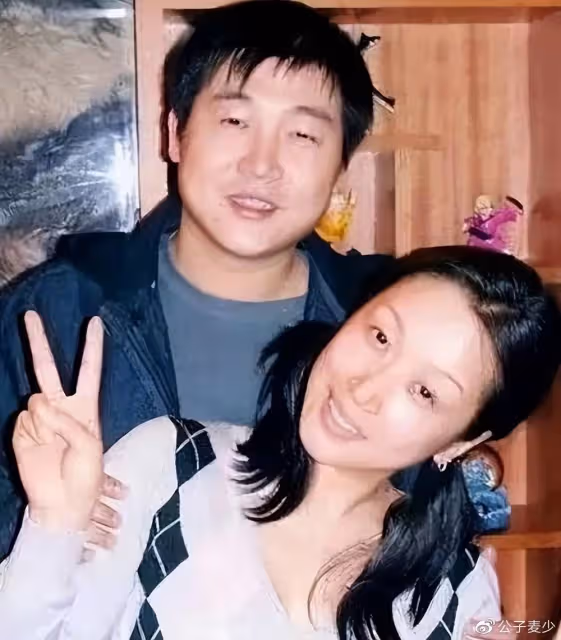 負債十幾萬唱火《祝你平安》,嫁豪門帶娃8年,50歲孫悅風韻猶存