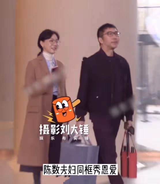 陳數生日聚餐,獲老公夾菜被摟著許願,力破婚變傳聞,網傳第三者也在