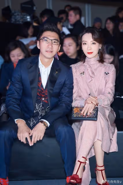 陳數生日聚餐,獲老公夾菜被摟著許願,力破婚變傳聞,網傳第三者也在