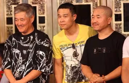 接私活趙本山讓磕仨響頭,王小利:你以為你誰啊?老子不跟你乾了