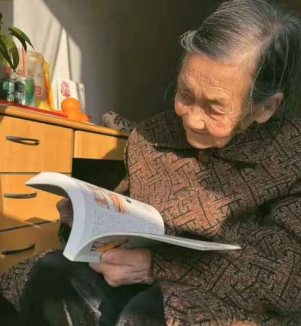 「廚房裡能做飯，房間能睡覺」94歲阿嬤極簡生活火了，堅持「斷舍離」，房間一塵不染，被34萬網友羨慕