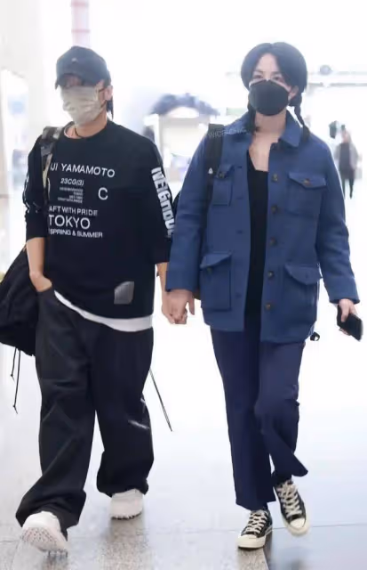 王菲謝霆鋒牽手照再次轟動整個娛樂圈，網友紛紛表示太難得了