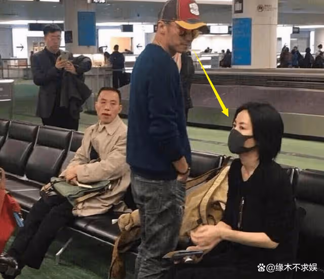 世紀牽手、婚期將至、被扒戀愛，一天5對秀恩愛有人祝福有人被罵