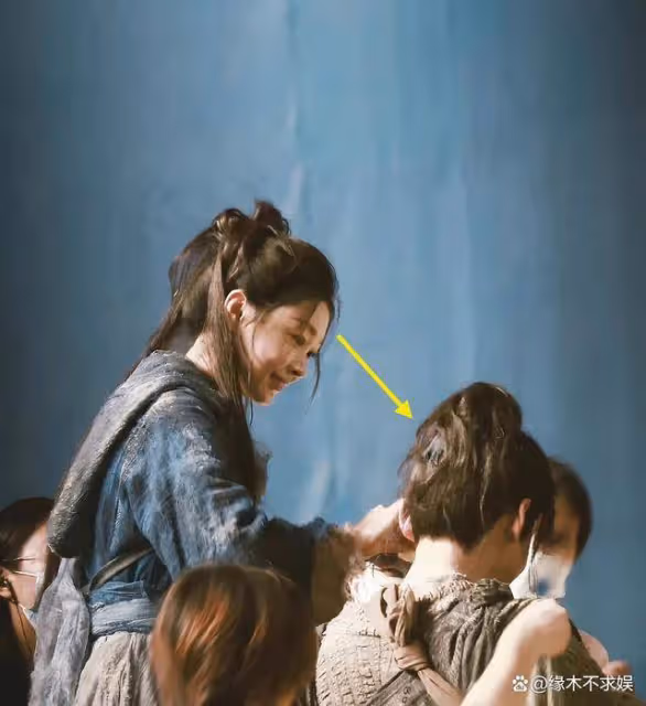 世紀牽手、婚期將至、被扒戀愛，一天5對秀恩愛有人祝福有人被罵