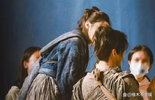 世紀牽手、婚期將至、被扒戀愛，一天5對秀恩愛有人祝福有人被罵