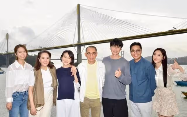 罕曬母女合照!65歲港星經歷2段婚姻如今單身,接受女兒是同性戀
