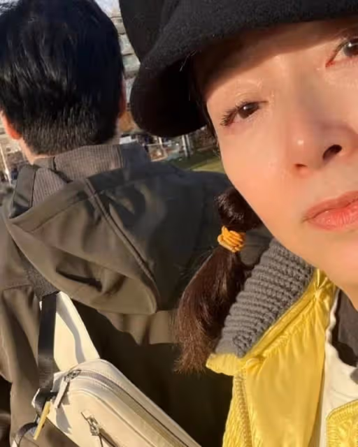 罕曬母女合照!65歲港星經歷2段婚姻如今單身,接受女兒是同性戀