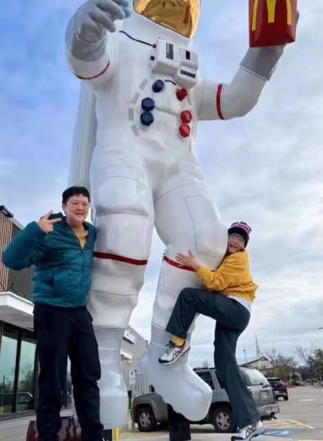 罕曬母女合照!65歲港星經歷2段婚姻如今單身,接受女兒是同性戀