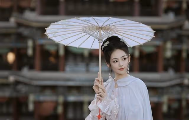 TVB港姐小花獲解凍復出!遇爛桃花腳踏兩隻船,因醜聞遭雪藏半年