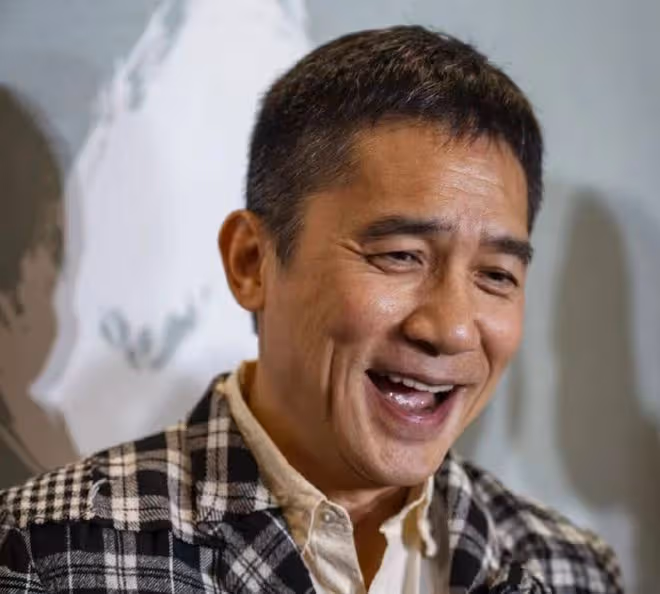 李嘉誠知己周凱旋出席晚宴，與劉嘉玲同框氣質不輸，葉倩文也在場