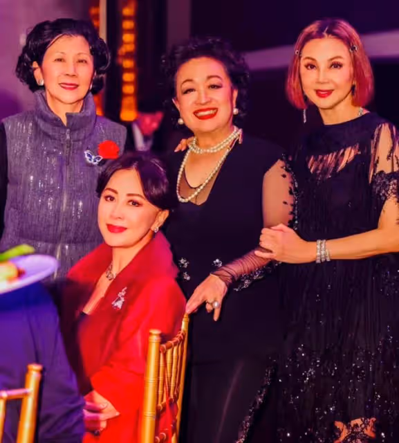 李嘉誠知己周凱旋出席晚宴,與劉嘉玲同框氣質不輸,葉倩文也在場