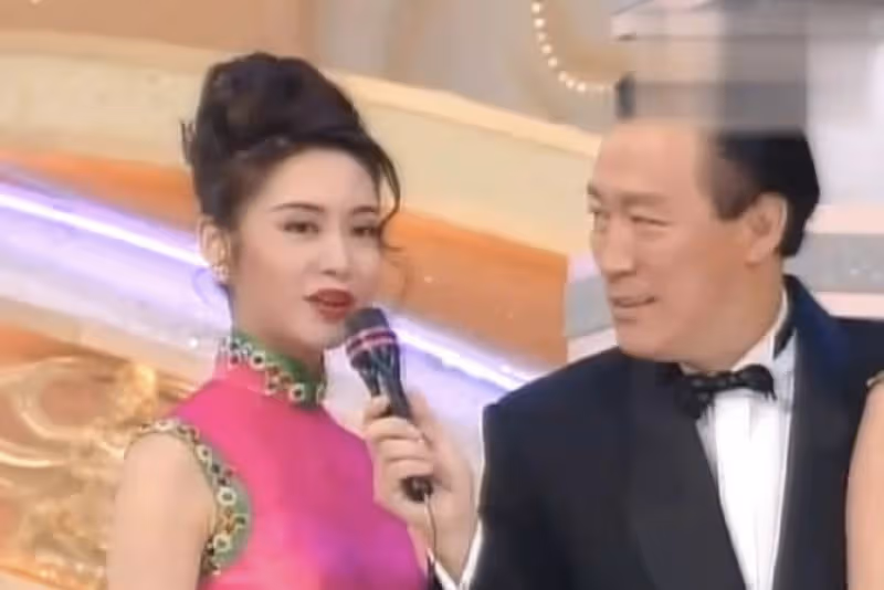 郭可盈林文龍慶結婚19周年,在高檔餐廳約會,獲母親送水晶比翼鳥
