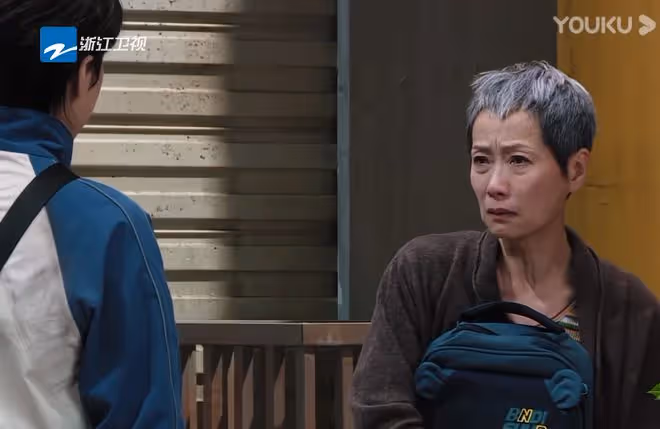 《超越班》收官,同樣是影后,葉童教科書級演技,惠英紅用力過猛