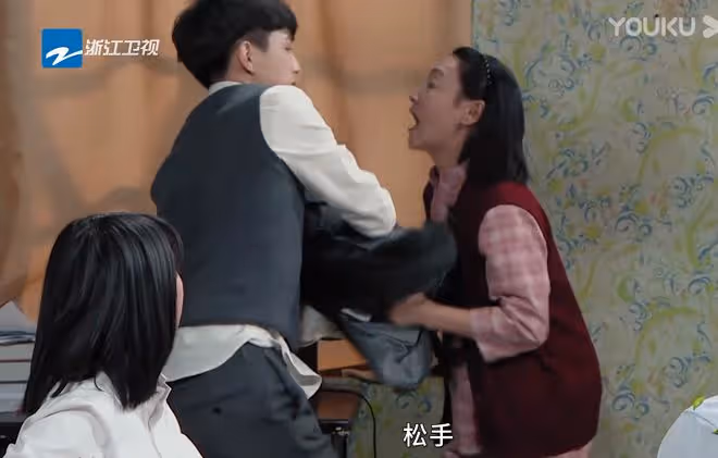 《超越班》收官,同樣是影后,葉童教科書級演技,惠英紅用力過猛