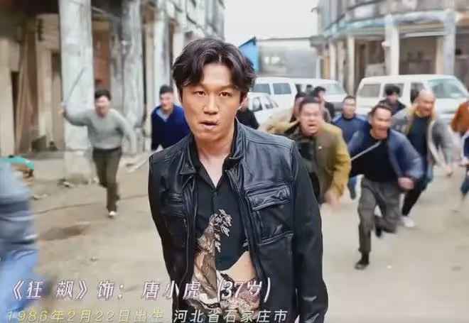 唐小虎談《狂飆》,對他的人品讚不絕口,隻字未提張譯