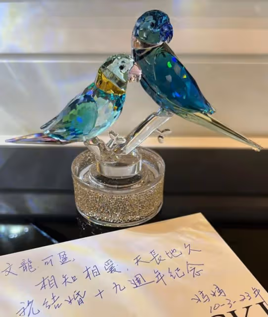 林文龍夫婦結婚19周年,吃燭光晚餐太浪漫,豪門岳母送出名貴禮物
