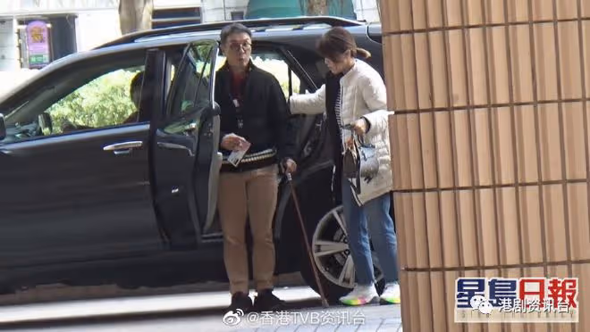 身材日漸消瘦粉絲憂心健康!73歲TVB老戲骨精神奕奕為愛犬切蛋糕慶生