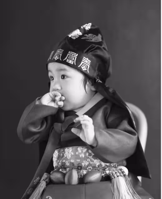 高梓淇前妻蔡琳罕曬兒子童年照,寶寶四肢肉嘟嘟,長得又小又成熟